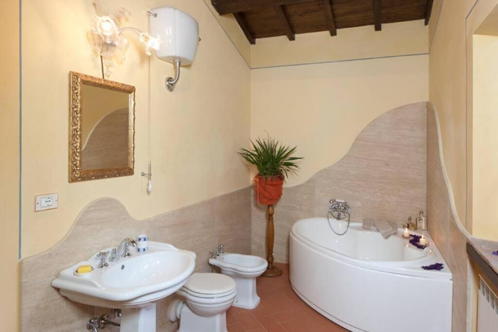 Villa Liz Tuscany, Private Pool, Hot Tub, Property Fenced, Pets Allowed بوبّي المظهر الخارجي الصورة